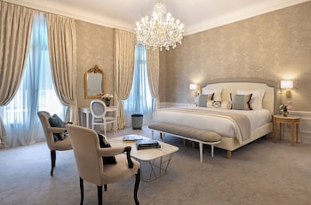 Prestige Suite - Rue de la Paix View