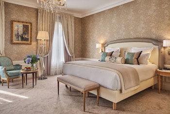 Prestige Suite - Rue de la Paix View