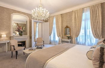 Prestige Suite - Rue de la Paix View