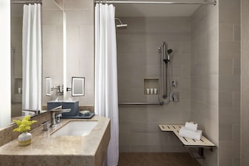 Room, 1 King Bed, Accessible (Pool Walk Out/Roll-In Shower)