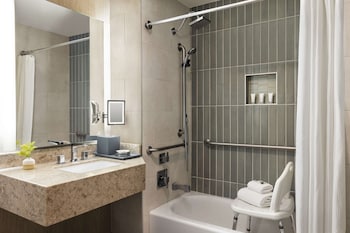 Room, 1 King Bed, Accessible (Pool Walk Out/Roll-In Shower)