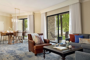 Suite, 1 Bedroom (George Mitchel)