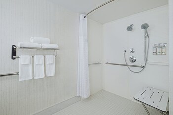 Standard Room, 1 King Bed, Roll-in Shower (Mobility)