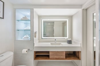 Room, 1 King Bed (High Floor)