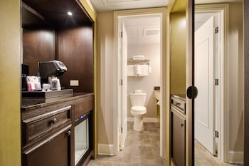 Room, 2 Queen Beds, Balcony, City View