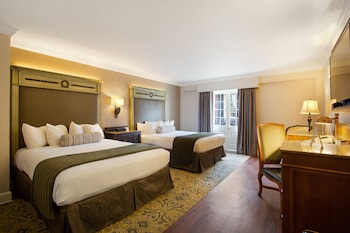 Room, 2 Queen Beds, Balcony, Courtyard View