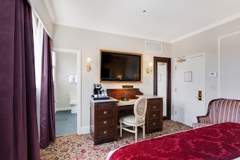 Deluxe Room, 1 King Bed