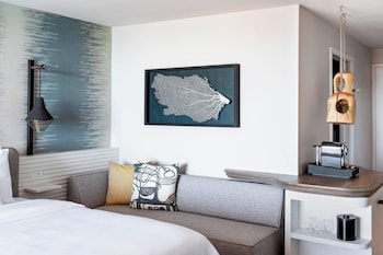 Luxury Room, 2 Queen Beds, Balcony (Mobility Accessible, Roll-In Shower)