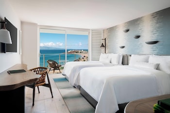 Luxury Room, 2 Queen Beds, Balcony (Mobility Accessible, Roll-In Shower)