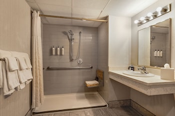 Room, 2 Queen Beds, Corner (Mobility/Hearing Access, Roll-in Shwr)