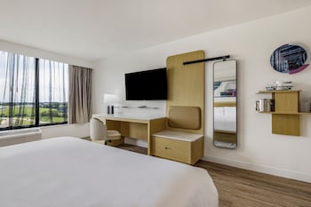 Premium Room, 1 King Bed (View)