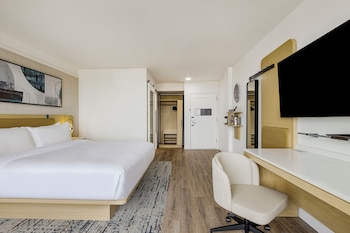Premium Room, 1 King Bed (View)