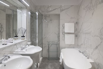 Signature Suite (Marconi)