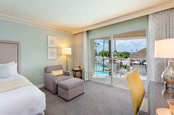 Room, 2 Double Beds, Pool View