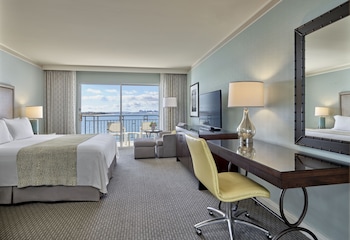 Room, 1 King Bed (Coastal View)