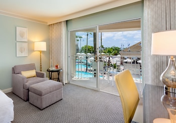 Room, 2 Double Beds, Pool View