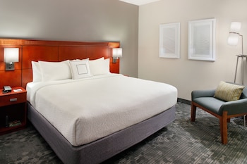 Suite, 1 Bedroom, Courtyard View