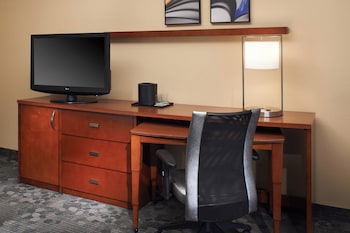 Suite, 1 Bedroom, Courtyard View (Mobility/Hearing Accessible, Tub)