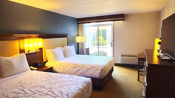 Standard Room, 2 Queen Beds, Refrigerator & Microwave, Courtyard View
