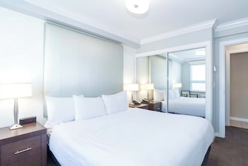 Suite, 1 King Bed with Sofa bed, Kitchenette, Tower (Balcony)