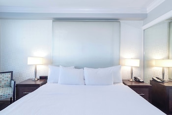 Suite, 1 King Bed with Sofa bed, Kitchenette, Tower (Balcony)