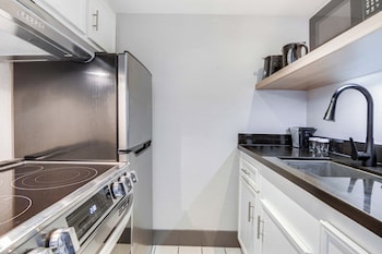 Standard Room, 1 Queen Bed, Kitchen (Atrium Building)