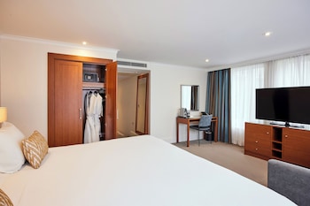 Junior Suite, 1 King Bed with Sofa bed