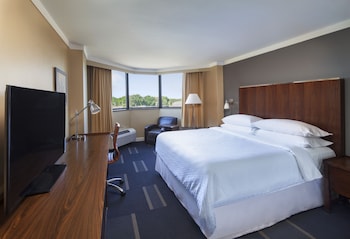 Room, 2 Queen Beds, Lake View