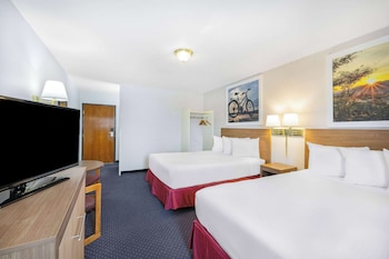 Suite, 2 Queen Beds, Non Smoking, Refrigerator
