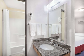 Suite, 2 Queen Beds, Non Smoking, Refrigerator