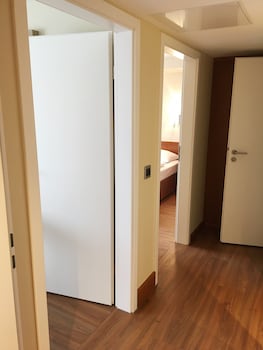 Deluxe Quadruple Room, 2 Bedrooms, Non Smoking (Air Conditioning)