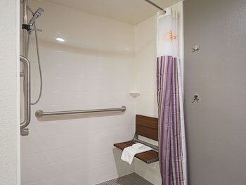 Room, 1 Queen Bed, Accessible, Non Smoking (Mobility w/Grab Bars)