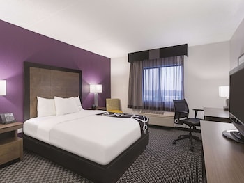 Room, 1 Queen Bed, Accessible, Non Smoking (Mobility w/Grab Bars)