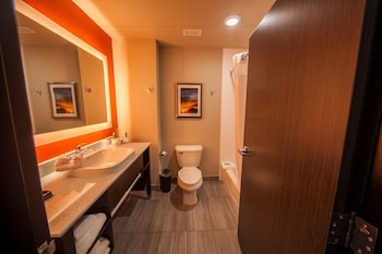 Standard Room, 1 King Bed, Transfer Shower (Communications)