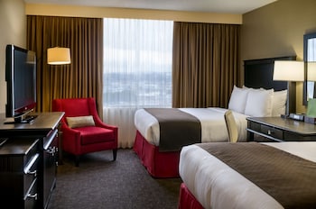 Room, 2 Queen Beds, Accessible (Roll-in Shower)