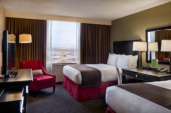 Room, 2 Queen Beds, Accessible (Roll-in Shower)