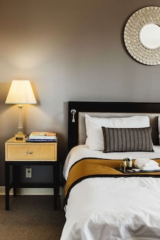 Deluxe Suite, 1 King Bed with Sofa bed, Kitchen