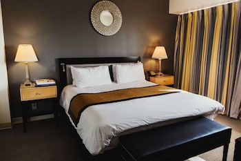 Suite, 1 King Bed with Sofa bed, Accessible, Kitchen