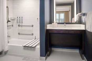 Studio, 1 King Bed with Sofa bed (Mobility/Hearing Accessible, Tub)