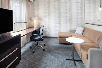 Suite, 1 Bedroom (Mobility Accessible, Roll-in Shower)