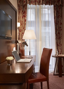 Deluxe Room, 1 King Bed