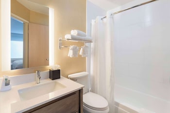 Suite, 1 King Bed, Non Smoking (with Single Sofabed)