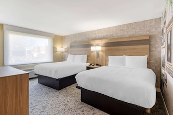 Suite, 2 Queen Beds, Non Smoking (with Single Sofabed)