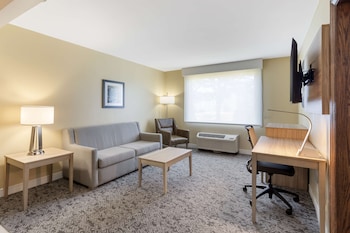 Suite, 2 Queen Beds, Non Smoking (with Single Sofabed)
