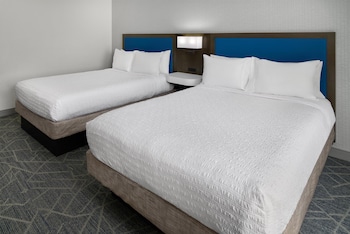 Room, 2 Queen Beds, Accessible, Non Smoking (Hearing)