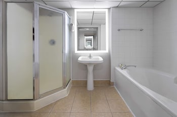 Deluxe Suite, 1 King Bed with Sofa bed, Non Smoking, Jetted Tub