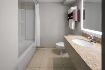 Room, 1 King Bed, Mobility Accessible, Non Smoking (Bathtub W/grab Bars)
