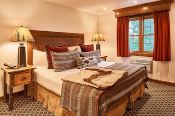 Cottage Master Suite 53