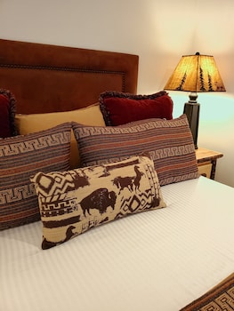 Cottage Master Suite 52