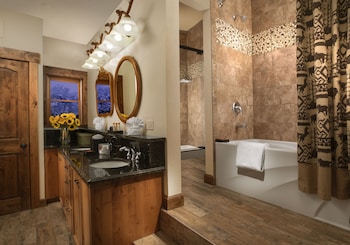 Cottage Master Suite 53